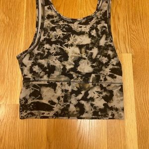 Lululemon power pivot tank size 4
